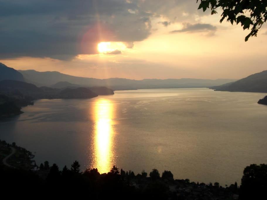 Privatzimmer Am Thunersee Apartment Leissigen Luaran gambar